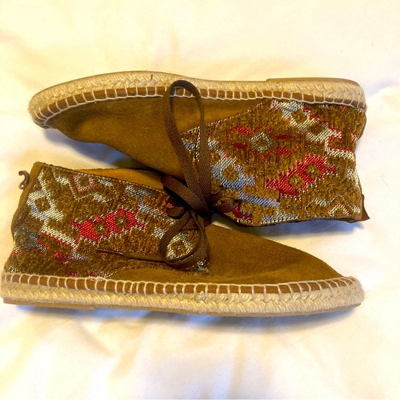 Veracruz Artisans Embroidered Suede Ankle Boots - Picture 8 of 11